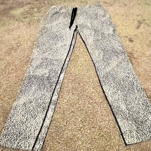 Lululemon Trouser - Picture 1 of 6